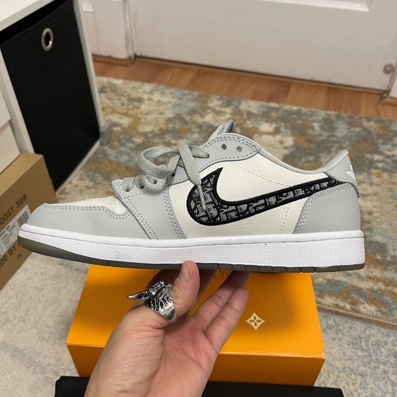 EUC Men’s Size 8 (Euro Sz 41) Dior X Air Jordan 1 Low Sneakers Grey/Black-Sail - Picture 10 of 17